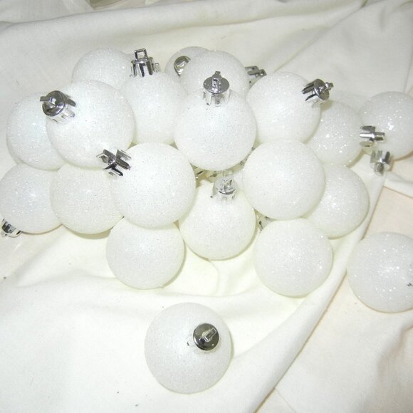 Lot 81 SMALL 1.57" Styrofoam Snowball Ornaments Balls Christmas Craft Crafting - Picture 5 of 5